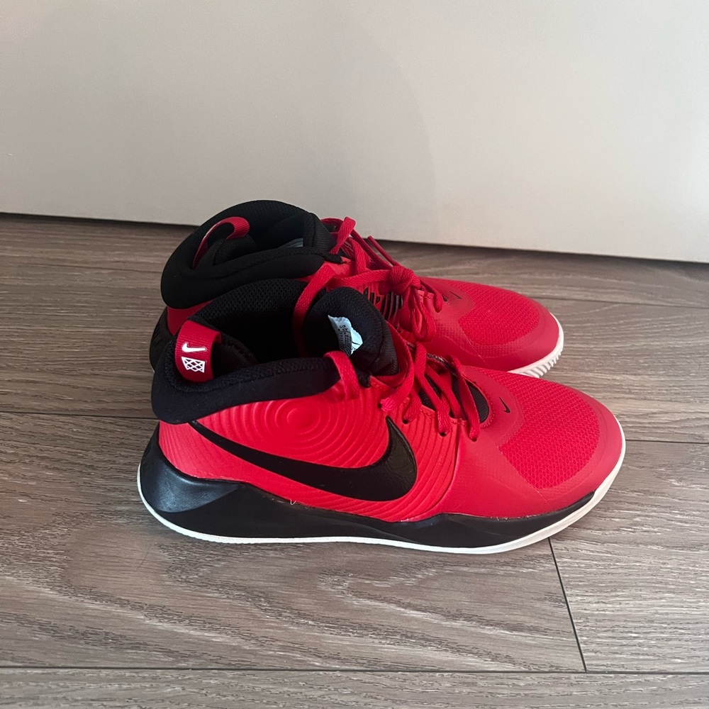Nike boys basketball sneakers